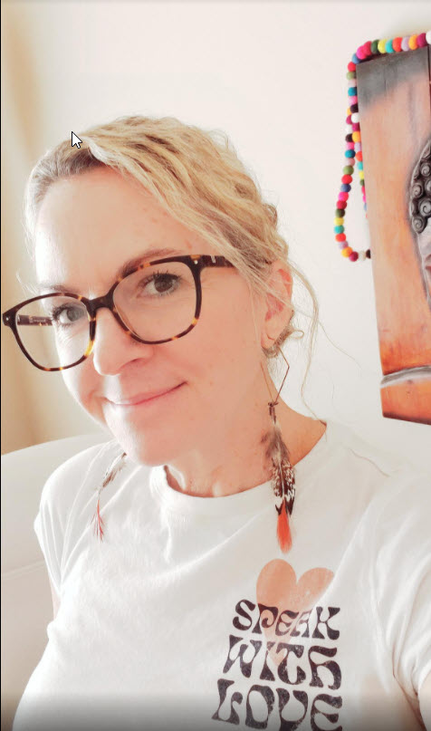 Jade Dumestre #1 in Customer Service and Digital World Organizer